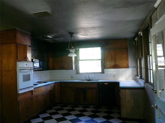 4th image of 19119 Holly Ln