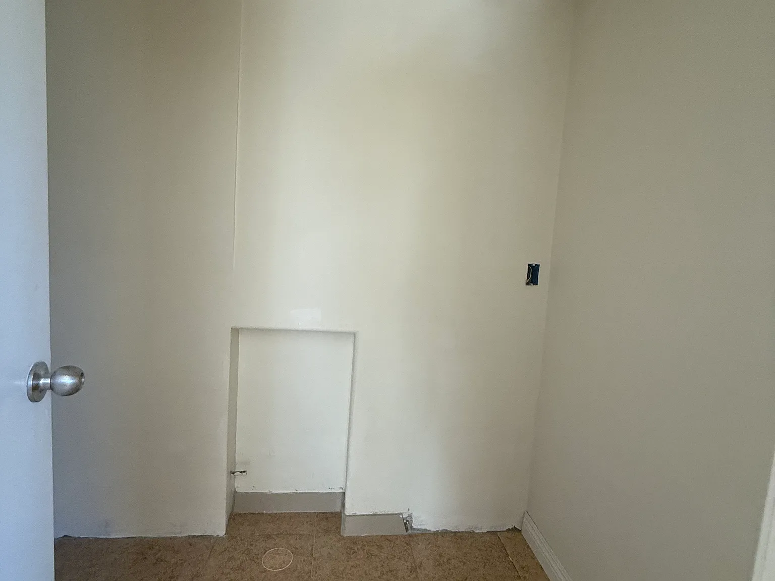 2 bed, 930 sqft, $2,500 — Photo 3