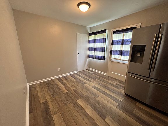 4th image of 1711 Sarasota Ct