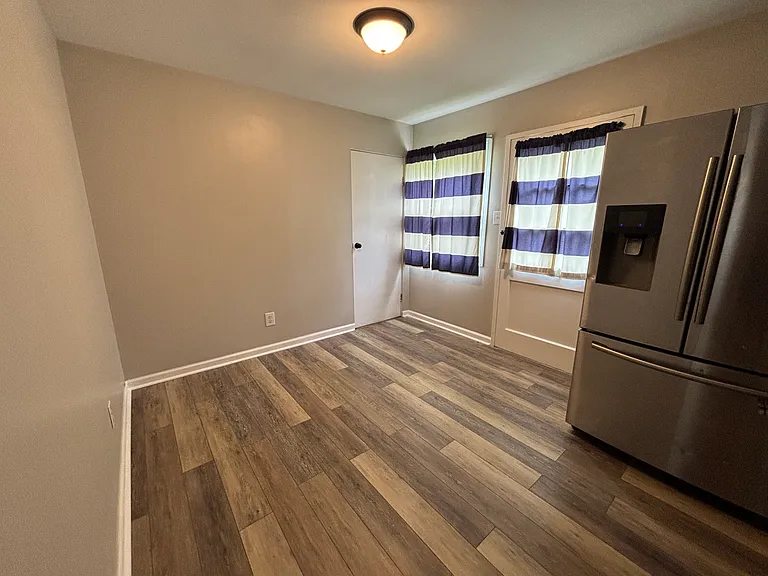 1711 Sarasota Ct — Photo 4