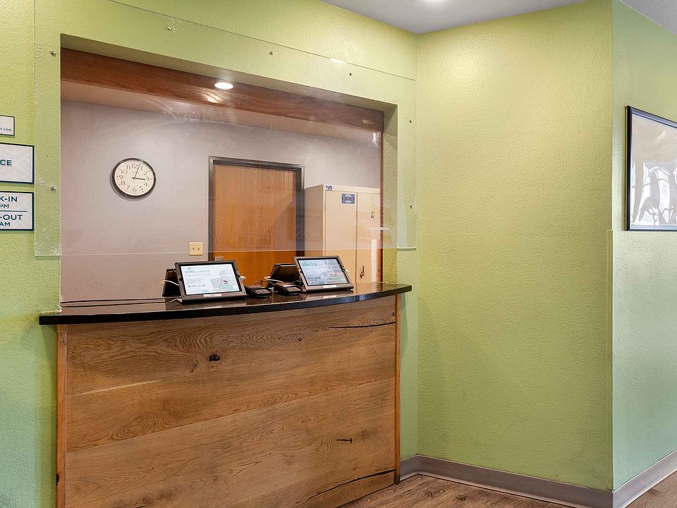 Lobby and Guest Check-in
