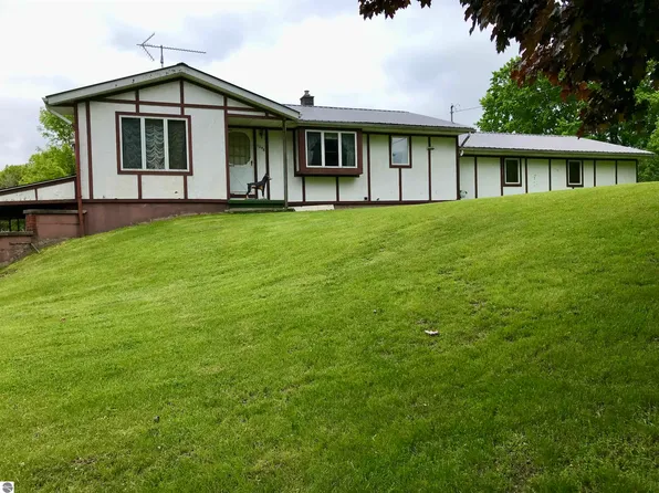 3848 E Stanton Rd, Stanton, MI 48888