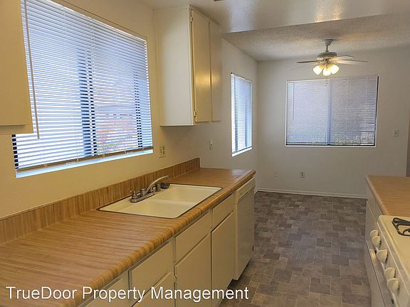 4th image of 16672 Island Cir APT 4