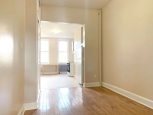 Rented by Bedford Realty USA Corp | media 10