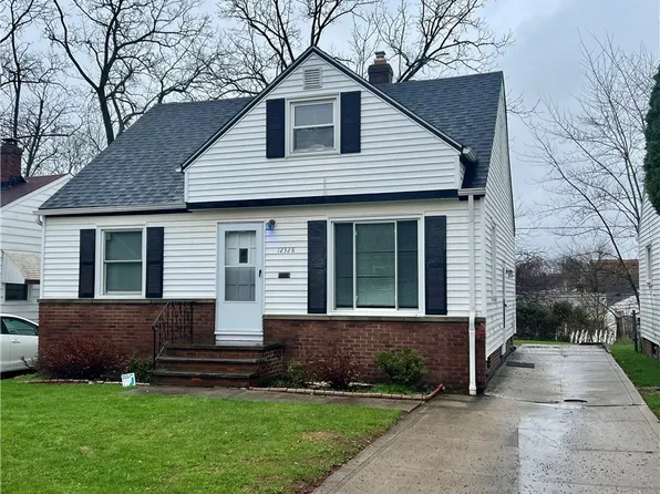 12328 Park Knoll Dr, Garfield Heights, OH 44125