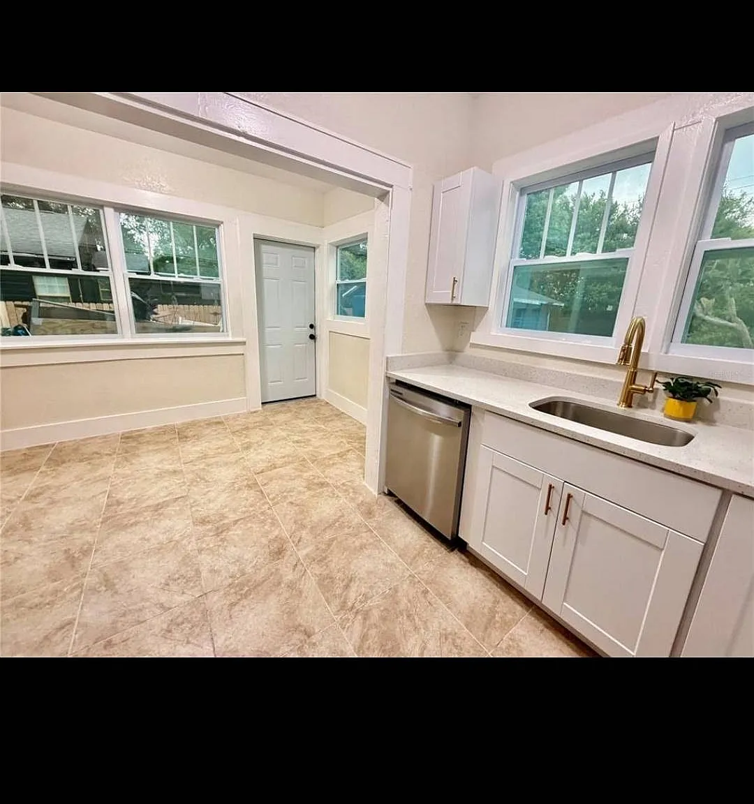 3 bed, 1500 sqft, $3,150 — Photo 2