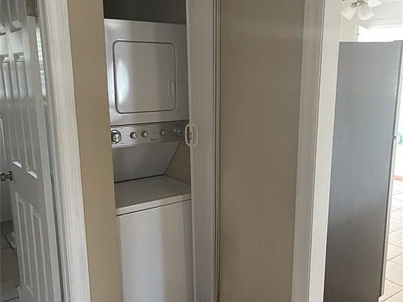 5th image of 2836 Thompson Cir
