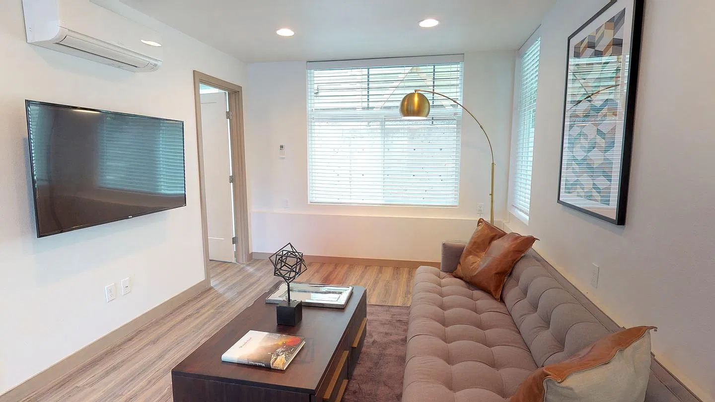 Private Room in Welcoming Columbia City Home Blocks From The Light Rail — Photo 2