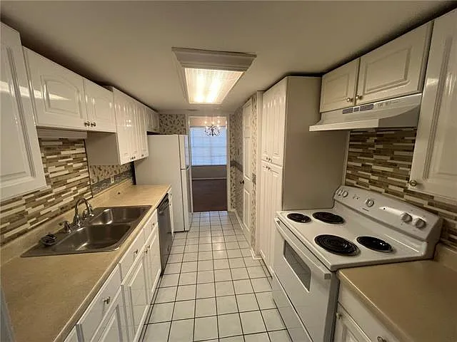 2321 Oxford Pl — Photo 8