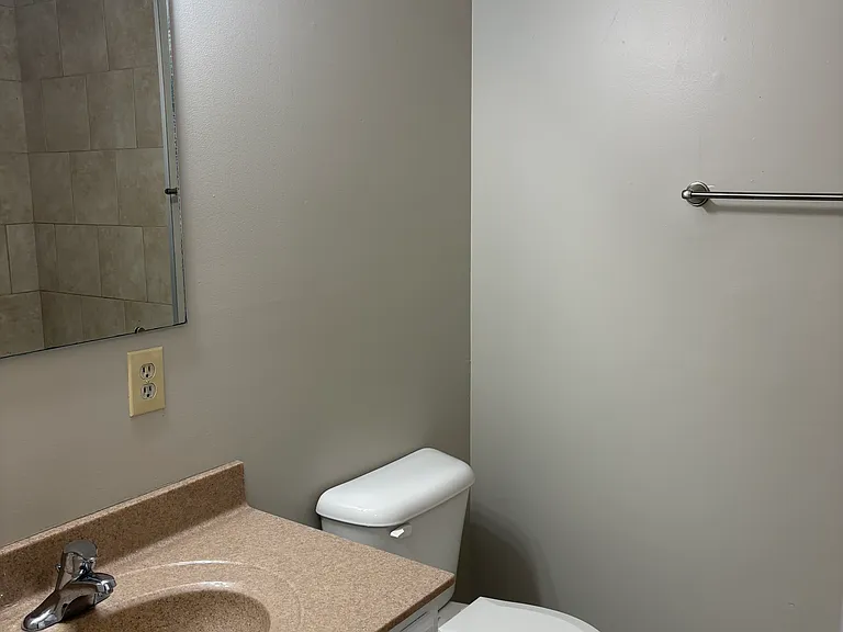 326 Madison Dr — Photo 9