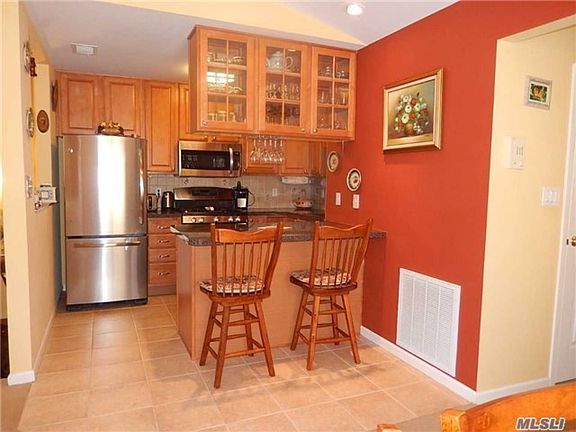 2nd image of 132 Morley Cir