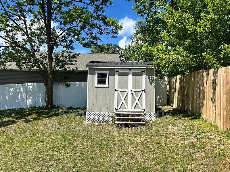 3 bed, 2.0 bath, 1782 sqft, $1,995 — Photo 4