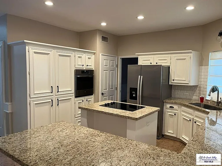 901 Morelos Ave — Photo 11