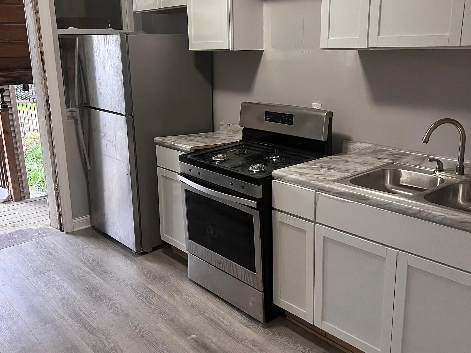 1 bed, 750 sqft, $1,100 — Photo 3