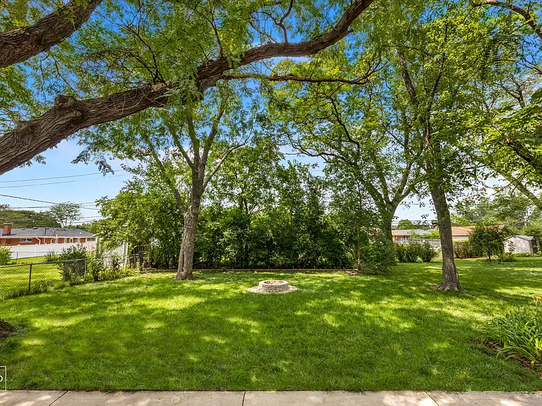415 E Atwater Ave — Photo 42