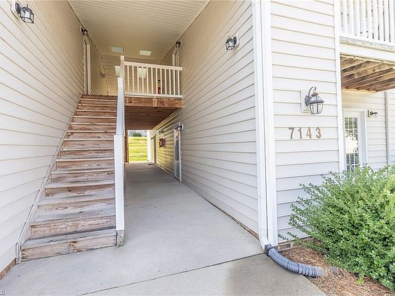 3rd image of 7143 W Friendly Ave Unit D