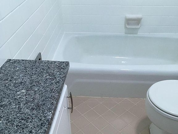 5th image of 315 S Rosemont Ave APT B