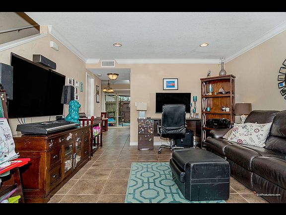 3rd image of 1457 N Broadway N #C