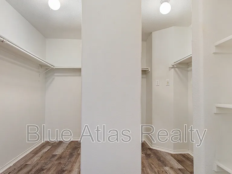5717 Parkwood Trl — Photo 17