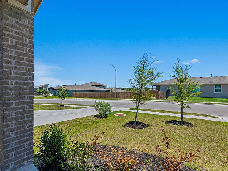 10906 Fulton Ave — Photo 4