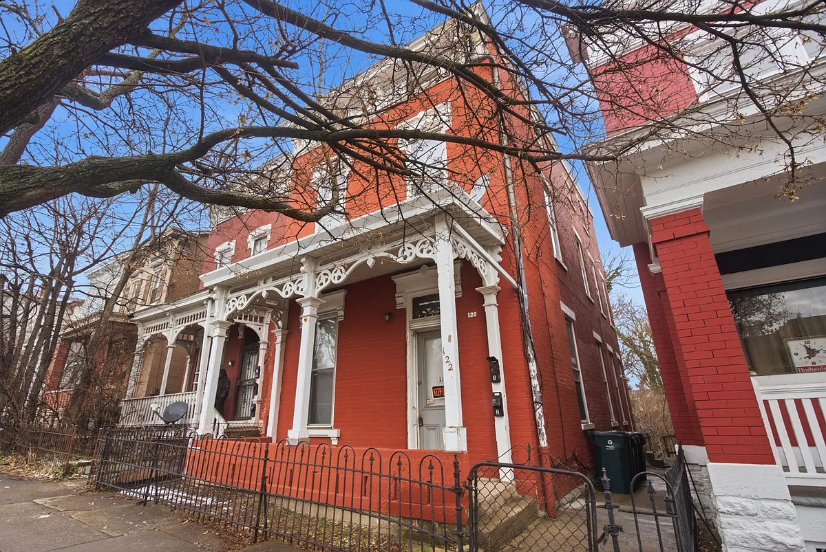 Building Photo - 122 E University Ave #2