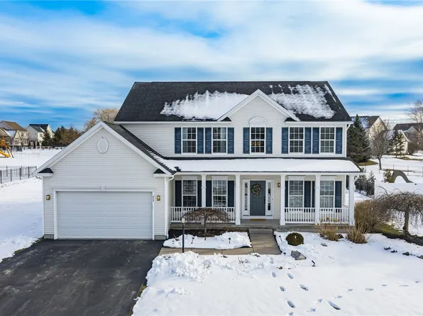 11 Finch Wood Ln, Penfield, NY 14526