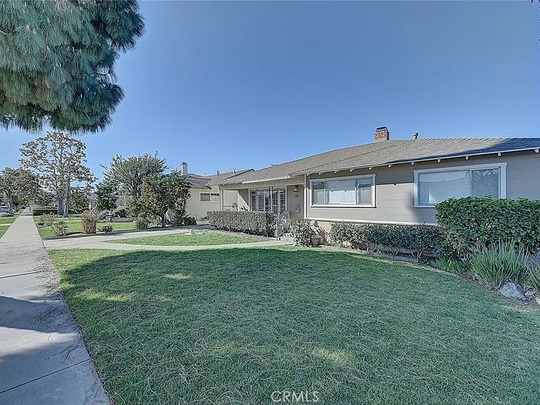 444 N Shattuck Pl — Photo 7
