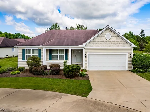 26894 Saint James Ct, Olmsted Falls, OH 44138