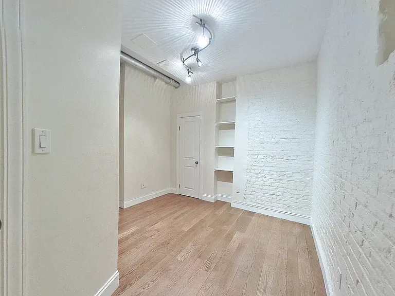 207 W 11th St #1C — Photo 5