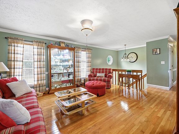 4th image of 108 Carrie Ct