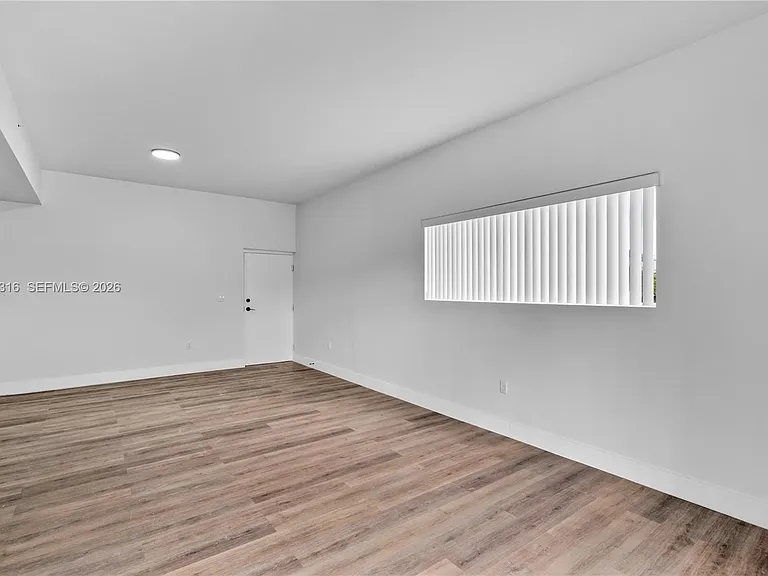 1021 NW 1st St #301 — Photo 5