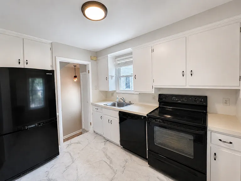 22424 Nowlin St — Photo 4