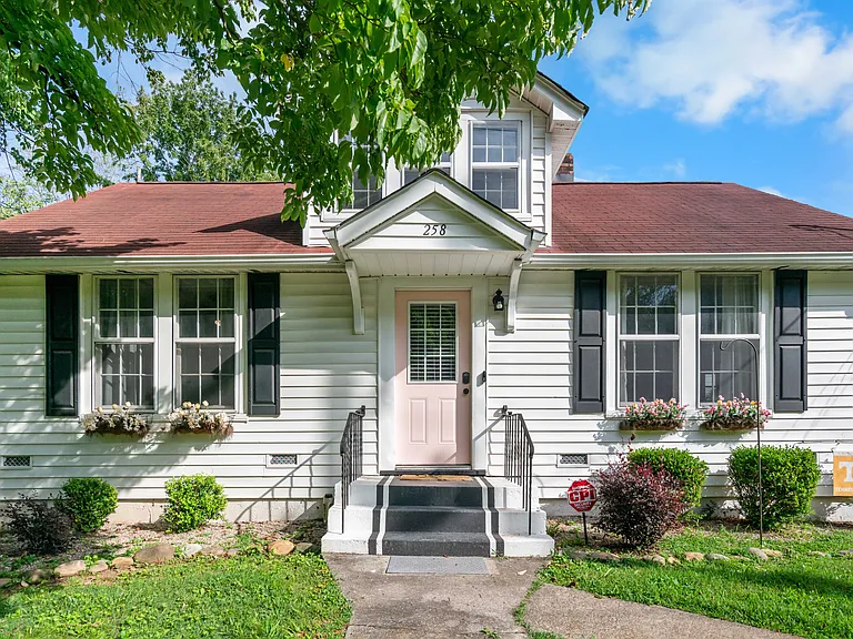 258 E Moody Ave — Photo 11