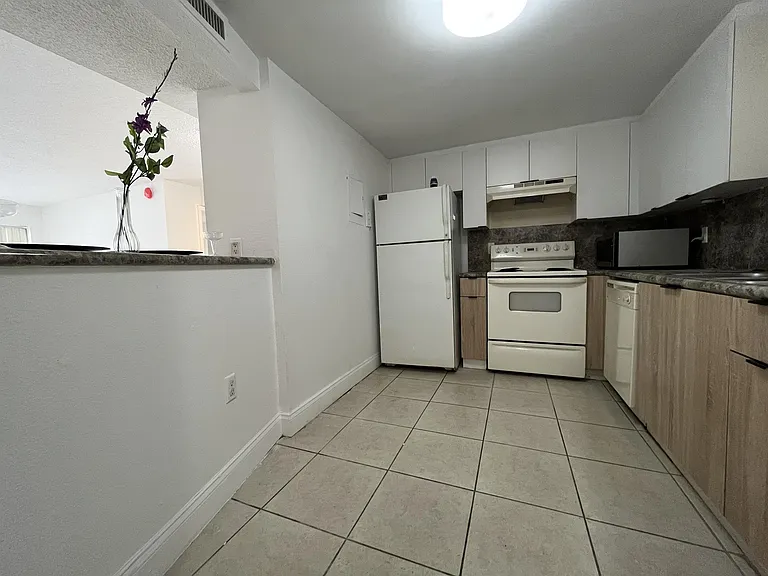 4205 N University Dr #112-1 — Photo 3