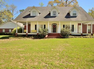 695 Caspers Cove Rd, Lufkin, TX 75904