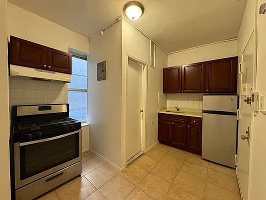 Rented by Compass | media 23