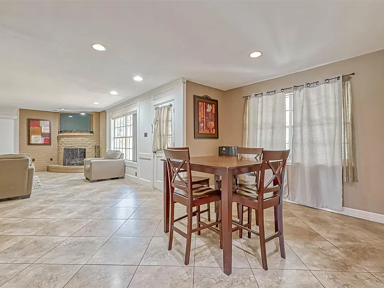 711 Lodgehill Ln — Photo 14
