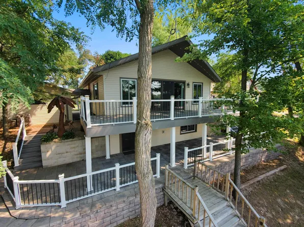 W9430 Schroeder Ln, Crivitz, WI 54114