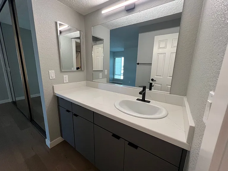 River House Apartments — Photo 73