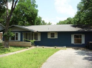 130 W Hillcrest Dr, San Marcos, TX 78666