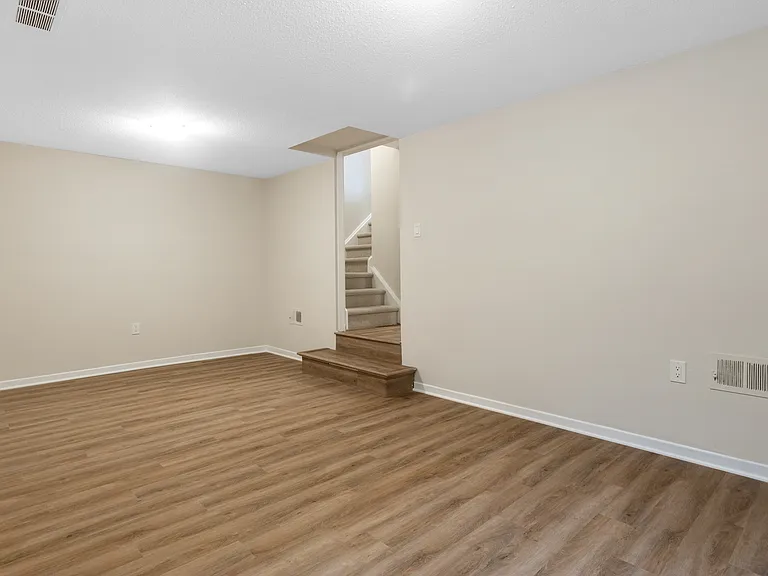 2190 Halifax Dr #14 — Photo 11