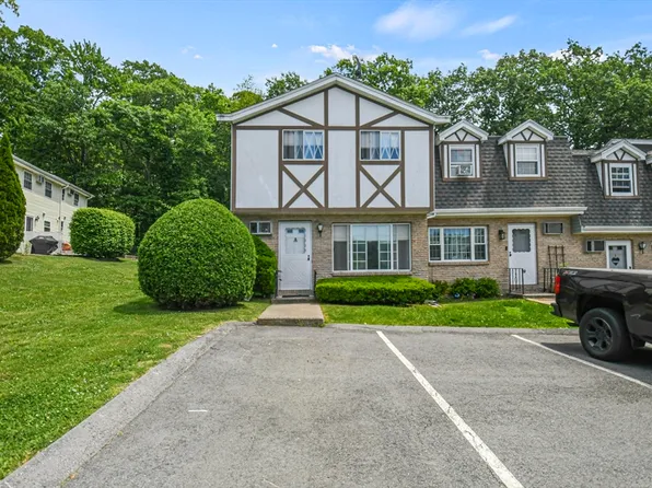 945 Riverside Dr APT 15A, Methuen, MA 01844