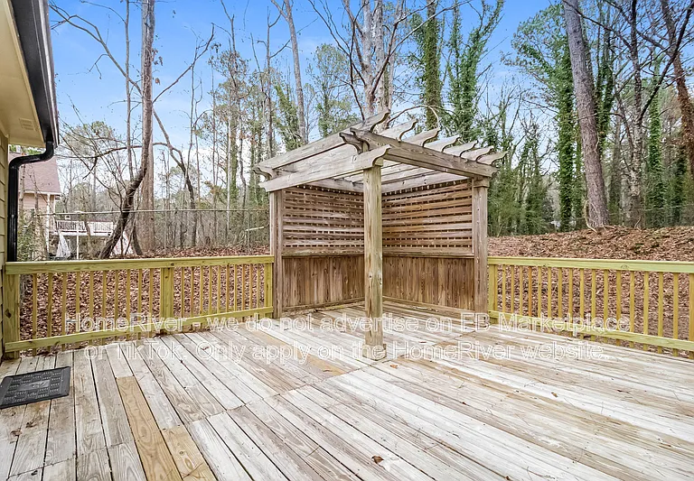555 Browning Cir — Photo 13