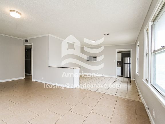 1758962_003_living_room_14406007.jpg
