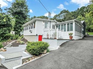 120 Hallock Landing Rd, Rocky Point, NY 11778