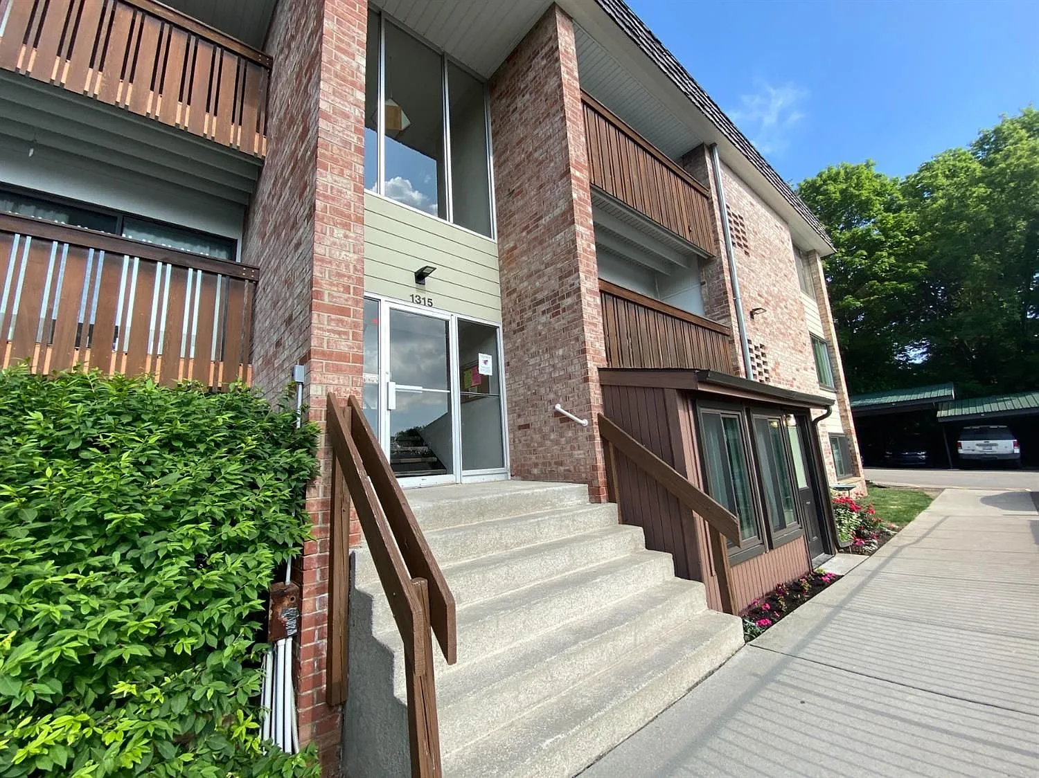 1315 S Maple Rd APT 208 photo 1