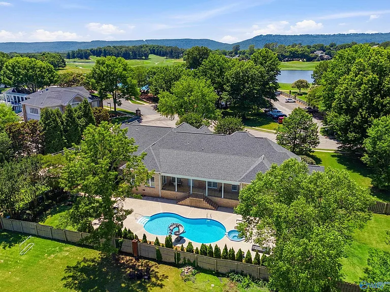 2704 Hampton Cove Way SE — Photo 1