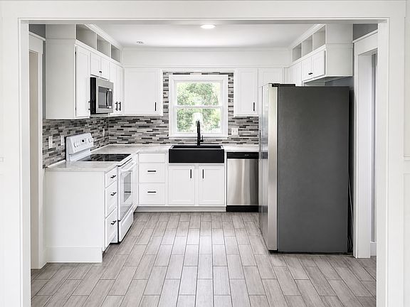 4th image of 105 Silver Leaf Dr