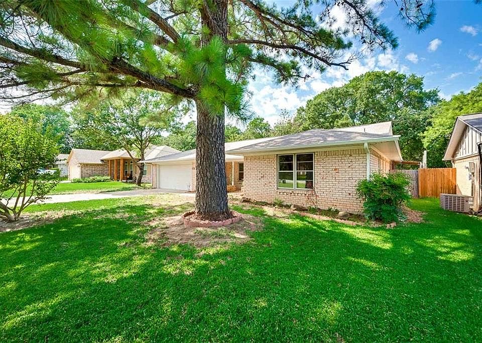 1st image of 228 Oakwood Cir