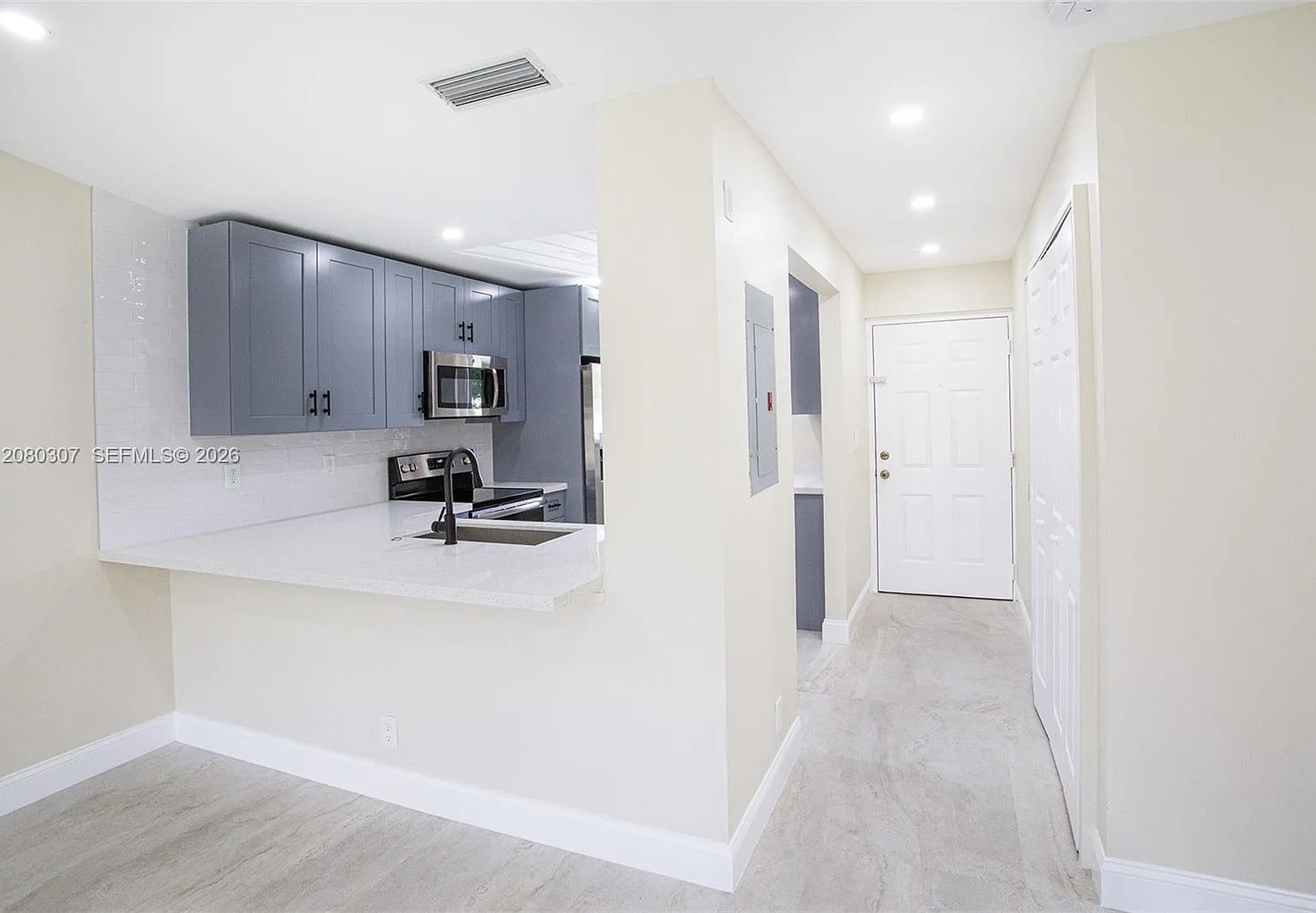 Boca Cove Condo — Photo 2